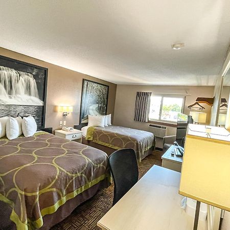 Super 8 By Wyndham Indianapolis Emerson Eksteriør billede