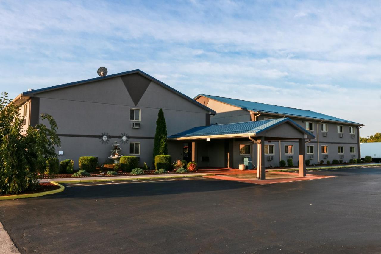 Super 8 By Wyndham Indianapolis Emerson Eksteriør billede