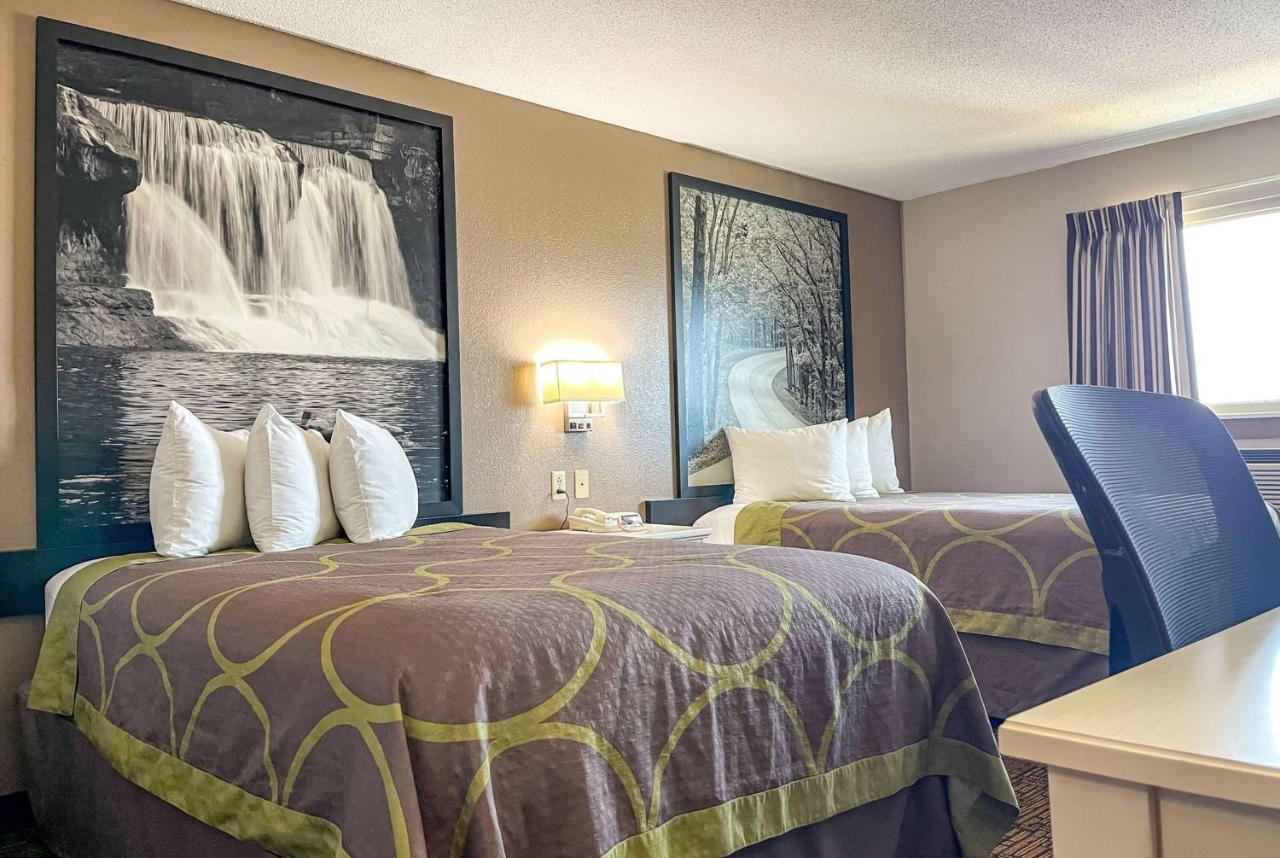 Super 8 By Wyndham Indianapolis Emerson Eksteriør billede