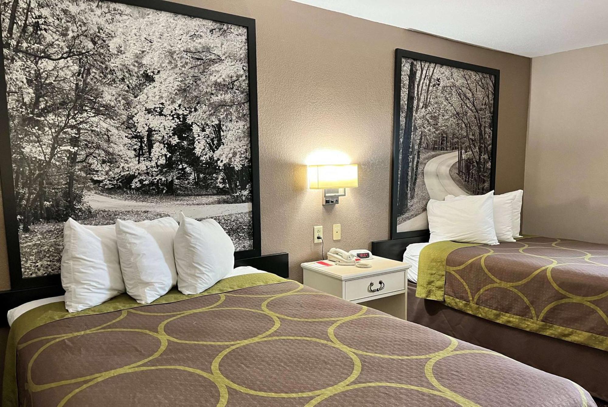 Super 8 By Wyndham Indianapolis Emerson Eksteriør billede