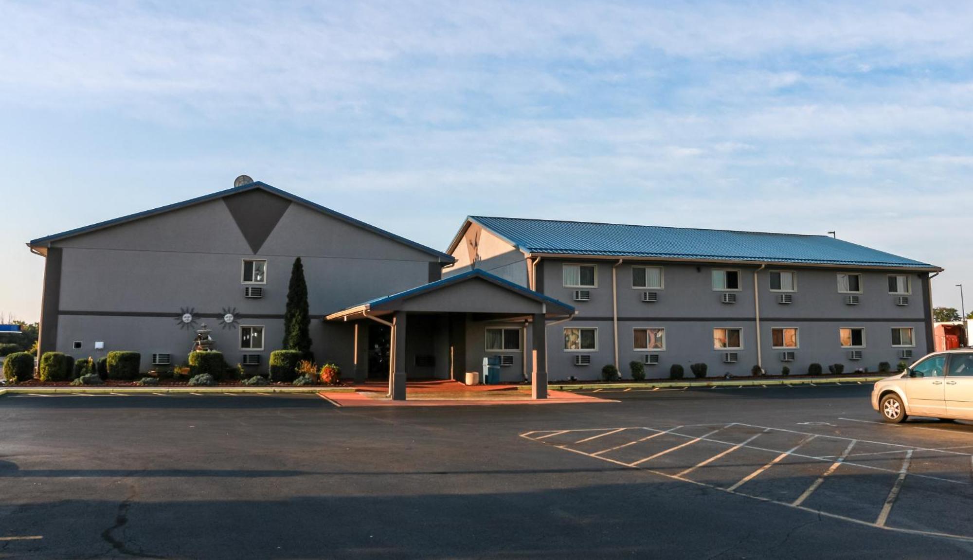 Super 8 By Wyndham Indianapolis Emerson Eksteriør billede