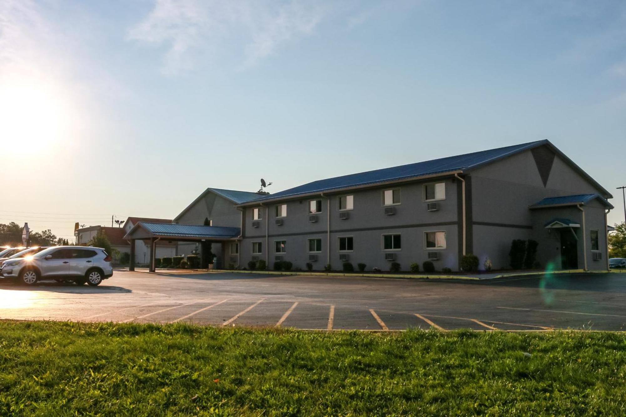 Super 8 By Wyndham Indianapolis Emerson Eksteriør billede