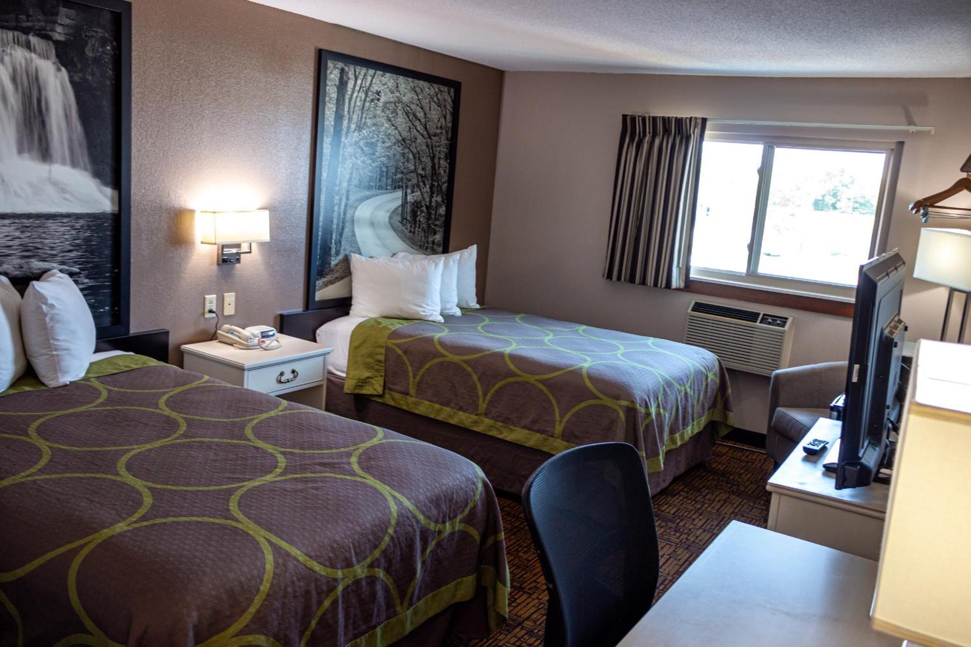 Super 8 By Wyndham Indianapolis Emerson Eksteriør billede