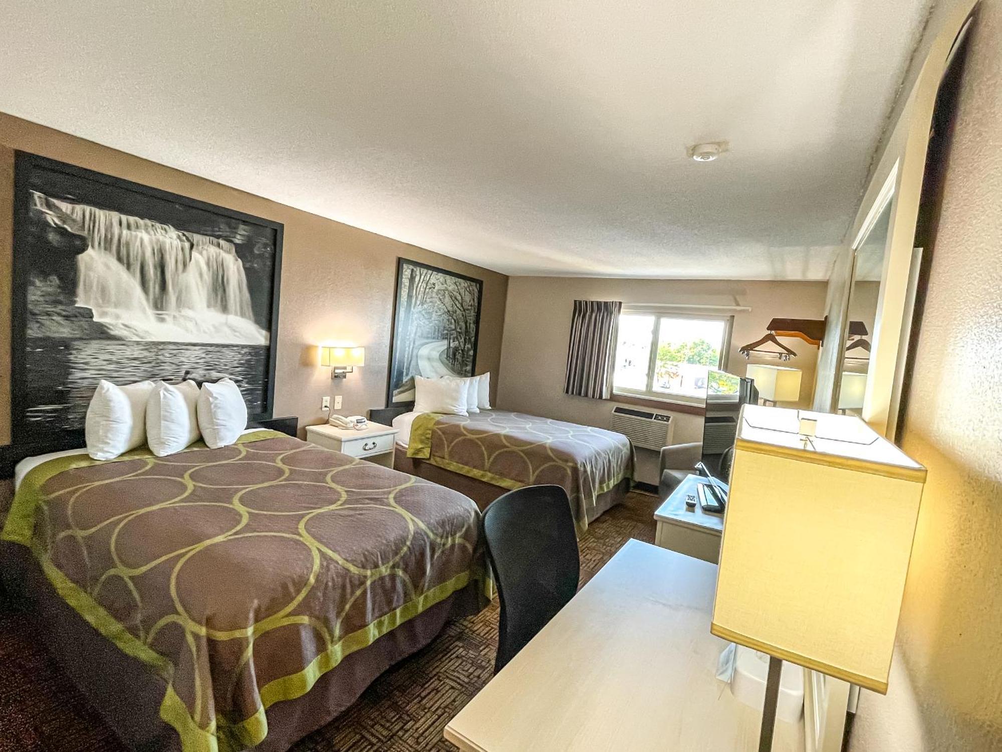 Super 8 By Wyndham Indianapolis Emerson Eksteriør billede