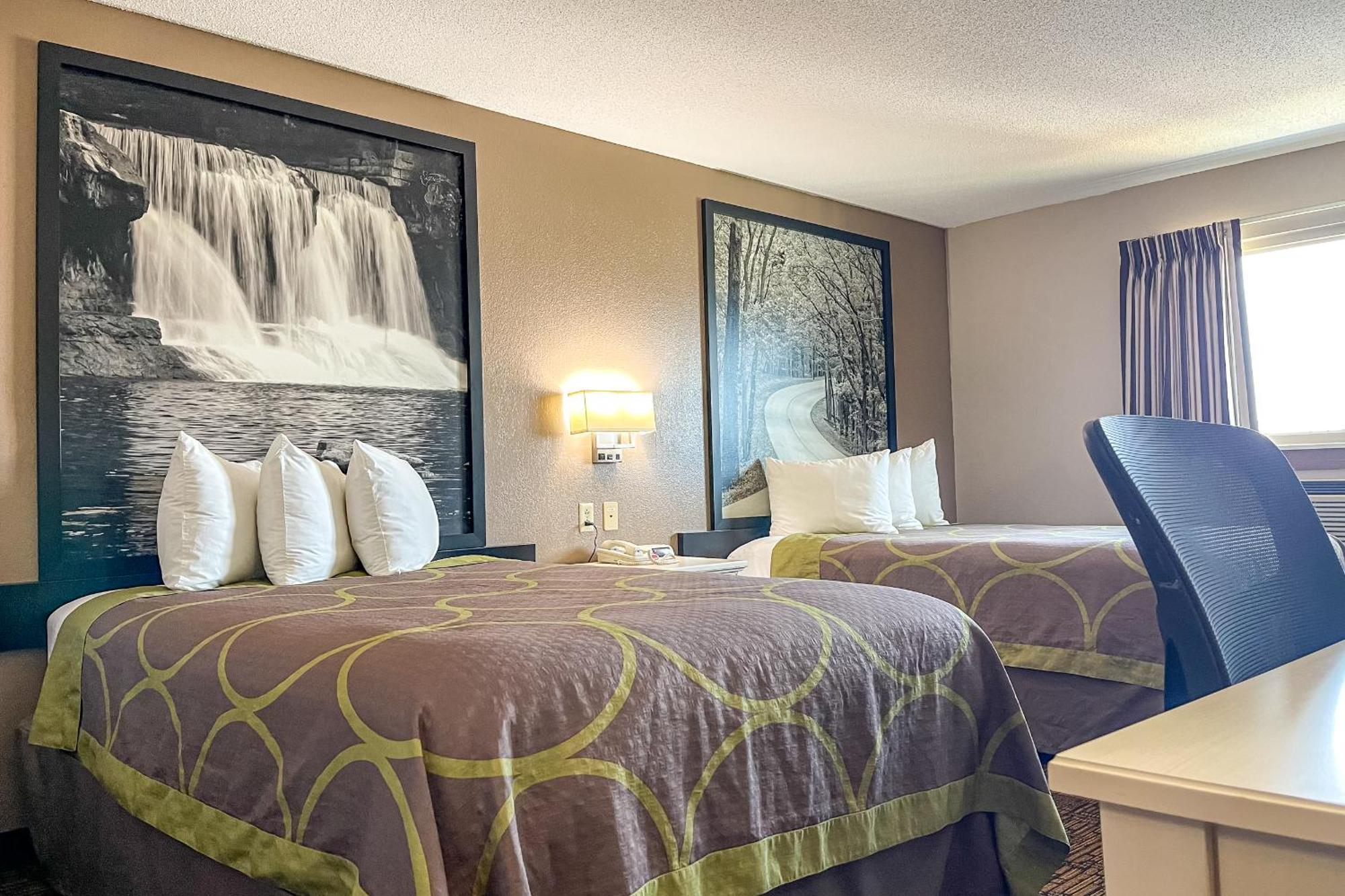 Super 8 By Wyndham Indianapolis Emerson Eksteriør billede