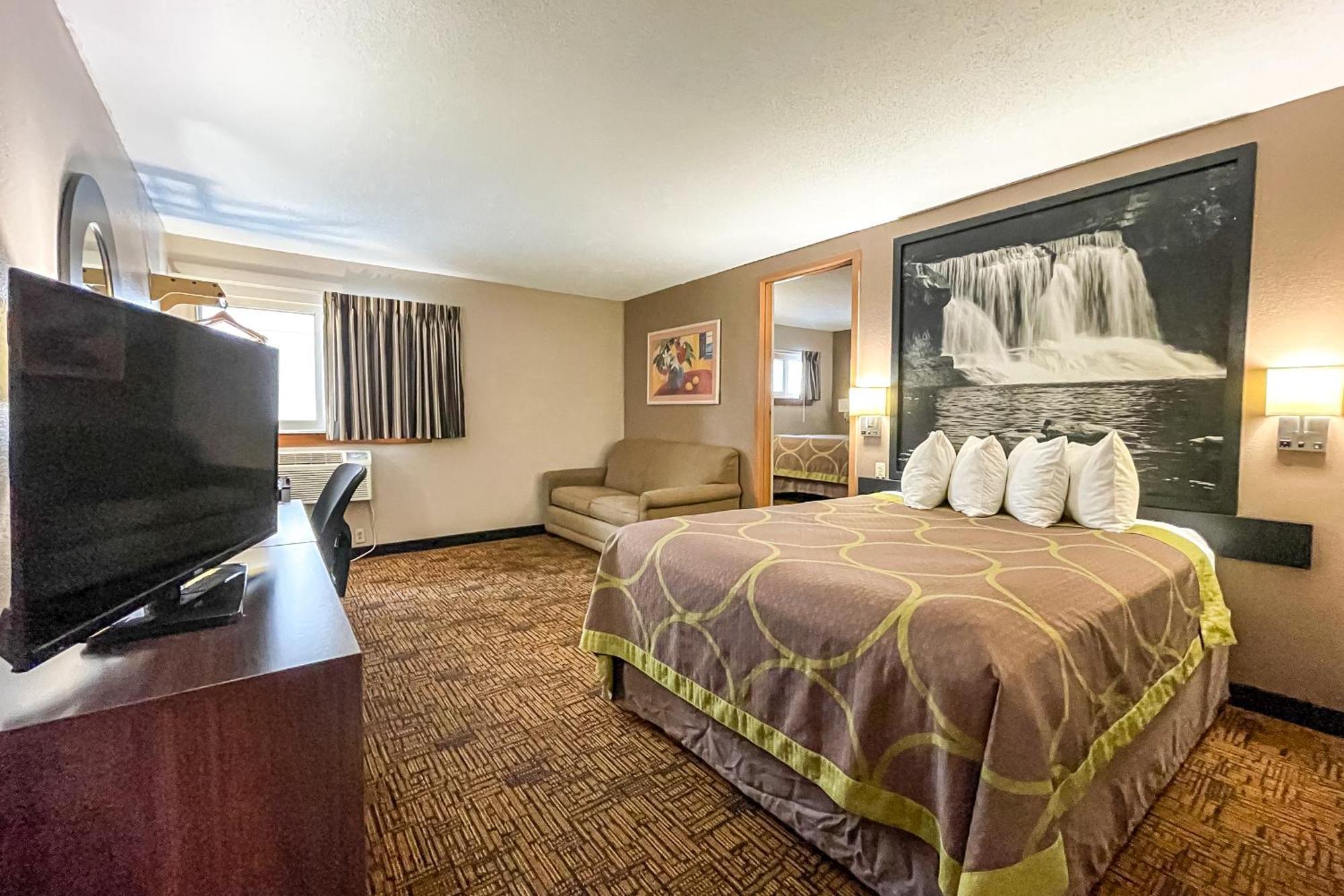 Super 8 By Wyndham Indianapolis Emerson Eksteriør billede