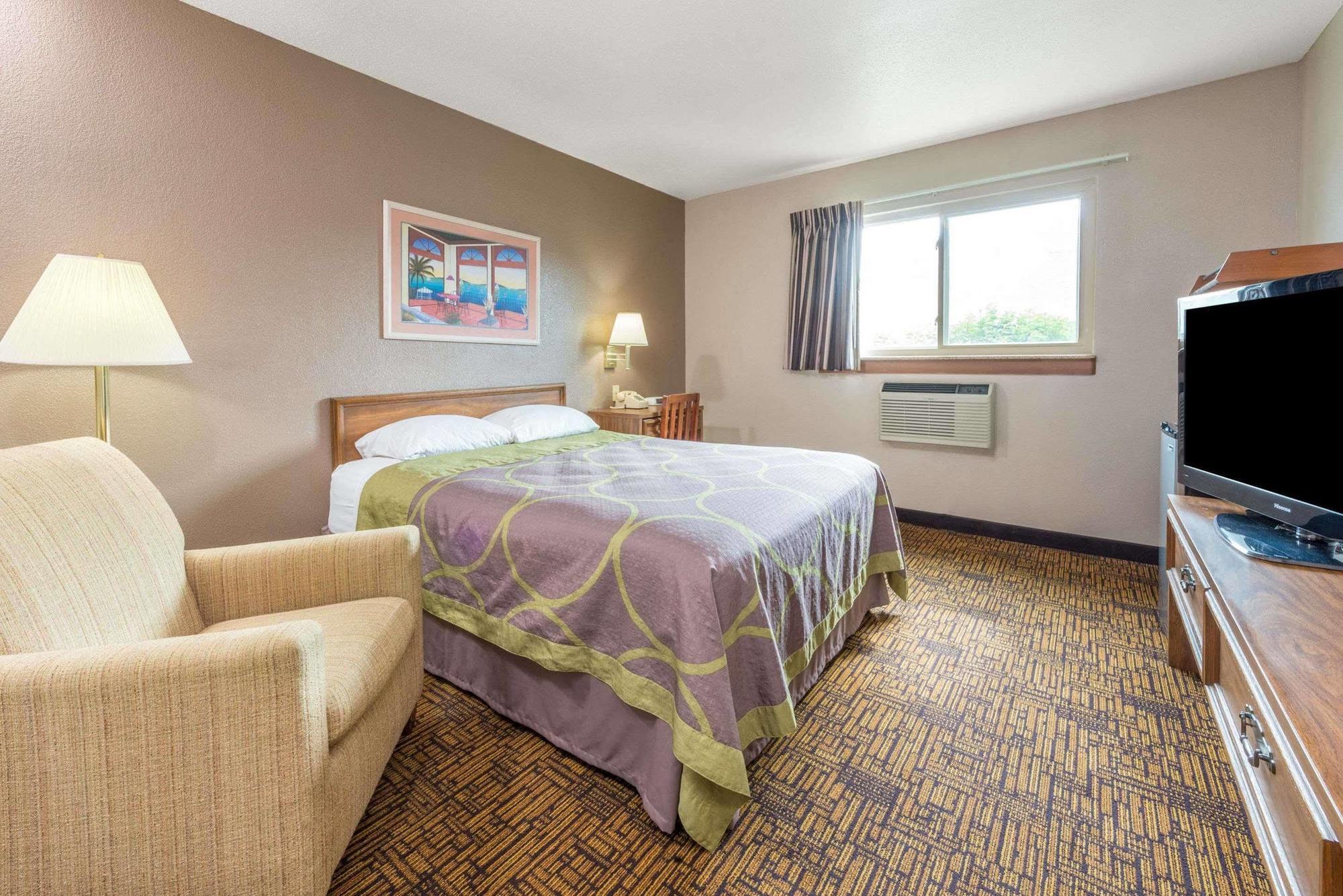 Super 8 By Wyndham Indianapolis Emerson Eksteriør billede
